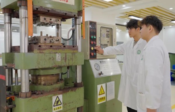 九龙配资 科技赋能，南平这家中心让“竹海”变“金山”