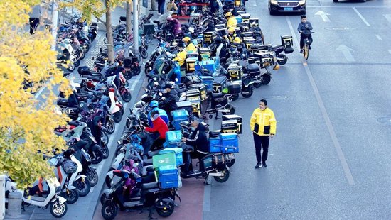 策略池 “小电驴”新国标实施，塑料改铁！经销商：贵六七百块钱