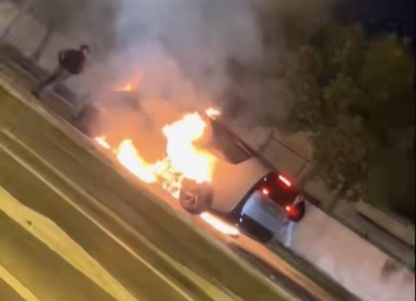 万盈配资 理想汽车回应MEGA起火事故：车门顺利打开，将配合消防部门调查